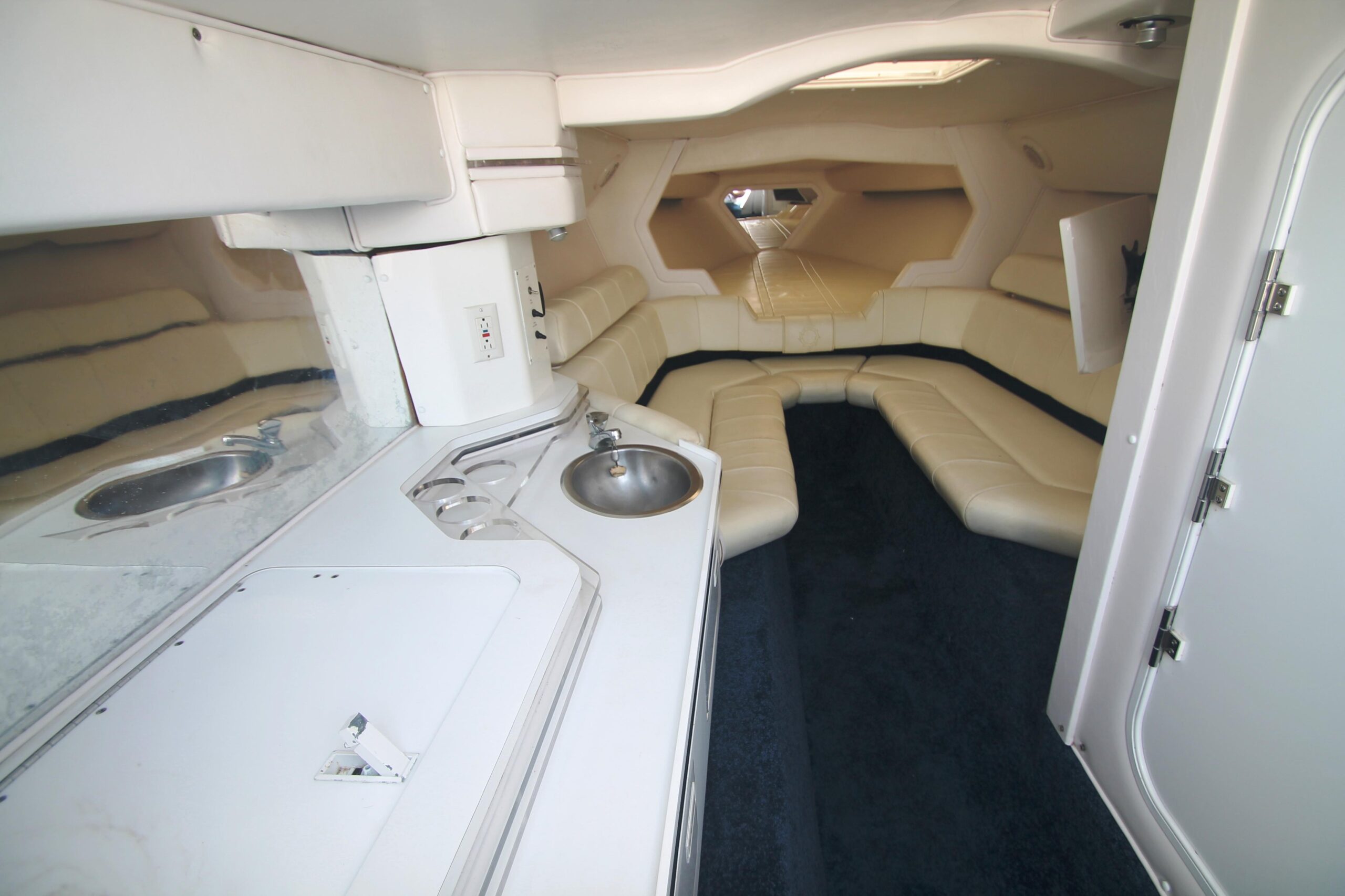 1999-fountain-42-staggered-power-9484671-20240804145855228-1_XLARGE