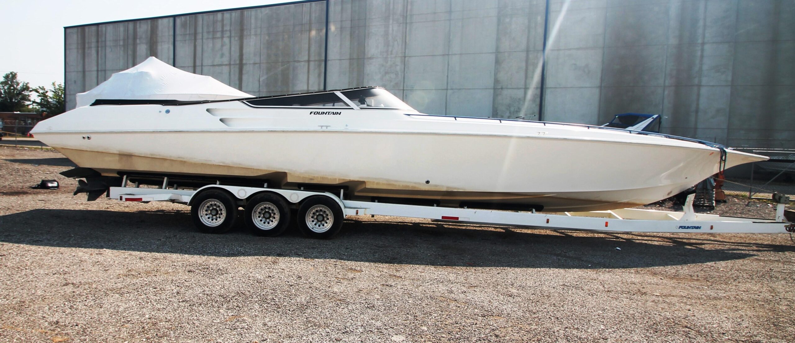 1999-fountain-42-staggered-power-9484671-20240804145947830-1_XLARGE